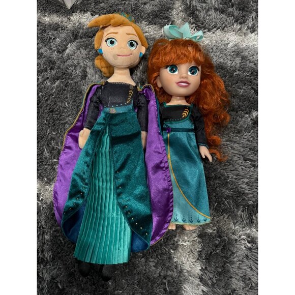 2 Disney Frozen 2 Queen Anna Doll's - Picture 1 of 5